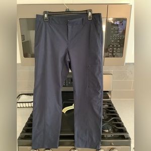 Kirkland Signature Ladies' Ankle Length Travel pants navy blue